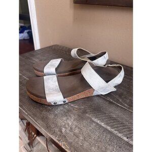 Corkys Boutique Size 10 wedge in white & silver style w/comfort